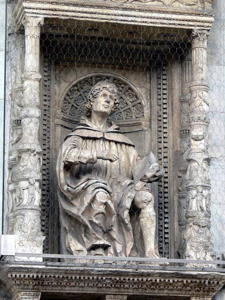 Statue of Pliny the Younger on the façade of the Cathedral of St. Maria Maggiore in Como.